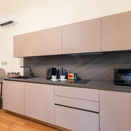 Apartament Aura & Privee *